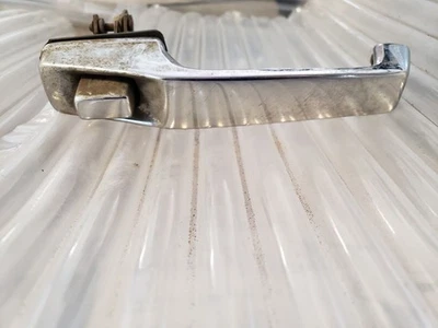 Jeep Cherokee 1989 lado izquierdo manija de puerta cromada, exterior 356977 Foto 1 de 4