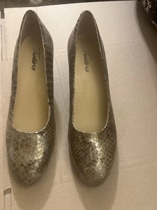 Trotters Gold Leather Pumps Ladies Size 8N - Picture 1 of 12