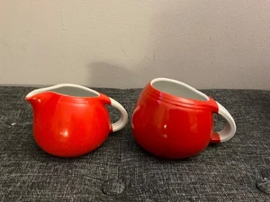 Juego de utensilios de cocina Hall’s de calidad superior azucarero y crema rojo con mango blanco - Imagen 1 de 8