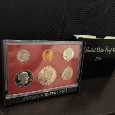 1981 United States Mint Proof Set - Image 1 of 4