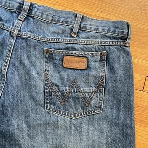 Wrangler Jeans Mens 40x32 Blue Denim Classic Straight 88MWZDK 100% Cotton Pants - Picture 1 of 14