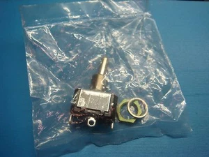 (1) CUTLER HAMMER TOGGLE SWITCH 1PDT ON-NONE-ON 1HP 20A 125VAC 10A 250VAC  - Picture 1 of 3