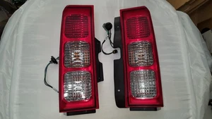 OEM 07-10 Hummer H3 Euro LH Left Driver & RH Right Passenger Taillights Lamps - Picture 1 of 11
