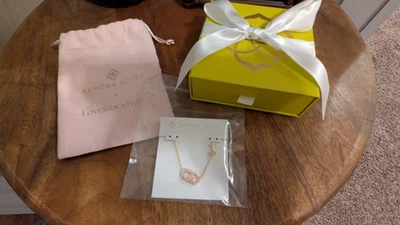 Love Shack Elegante Kendra Scott Elisa Rosa Flor Floral Arco Collar NUEVO Foto 1 de 4