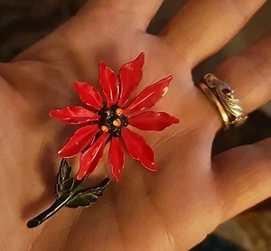 Vintage Christmas Poinsettia Enamel Brooch Pin - Picture 1 of 5