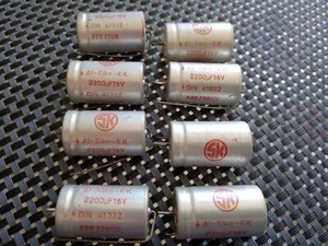 8x ELECTROLYT KONDENSATOR 2200µF (MFD uF) 16V 30x20mm Markenware, kein China 04 - Picture 1 of 3