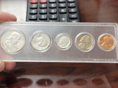 1960 US P MINT SET WHITMAN HOLDER SILVER HALF QUARTER DIME  - Image 1 of 2