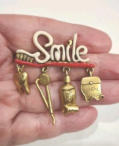 Vintage Danecraft GT Enamel Smile Dentist Brooch Pin 1 3/4", F14 - Picture 1 of 4