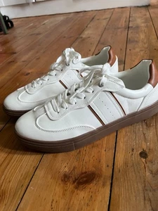 π *New* Ladies New Look White Leather-Look Lace Up Trainers Size 9 / 42 - Picture 1 of 7