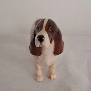 Perro Cocker Spaniel pequeño Beswick. 8cm. Brillo marrón y blanco. - Imagen 1 de 6
