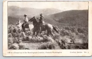 POSTKARTE COWBOYS AUF EINER RUNDE IN BUNCH GRAS COUNTRY ÖSTLICH WASHINGTON - Bild 1 von 2