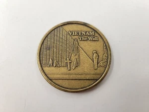 Vintage Veteran's Of Foreign Wars Vietnam War Memorial Souvenir Coin - Picture 1 of 5