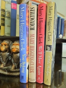 4 Books By Mary Higgins Clark Hardcover Book Bundle Mystery Drama Thriller  - Bild 1 von 5