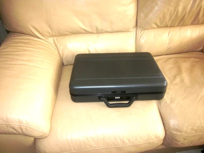 ZERO Halliburton Attache 保护壳 哑光黑色聚碳酸酯 铝 18x13x4 — 第 1/4 张图片