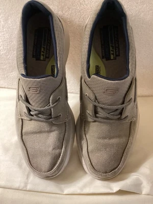 Zapatos sin cordones Sketchers para hombre talla 10,5 lona tostada sin cordones calce clásico espuma viscoelástica Foto 1 de 4