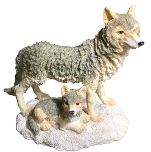 VINTAGE TWO WOLVES WOLF & BABY PUP ON SNOWY MOUNTAIN-TOP FIGURINE SCULPTURE 5" - Picture 1 of 18