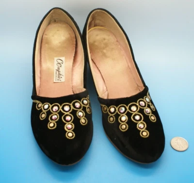 VINTAGE CHINELOS DE VELUDO PRETO E STRASS OOMPHIES C. 1940 - 1950 TAMANHO 7 MÉDIO - Imagem 1 de 4