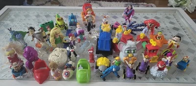 Lote de 48 juguetes de comida rápida vintage, Furby/Roger Rabbit/Pocahontas/Ardillas Foto 1 de 4