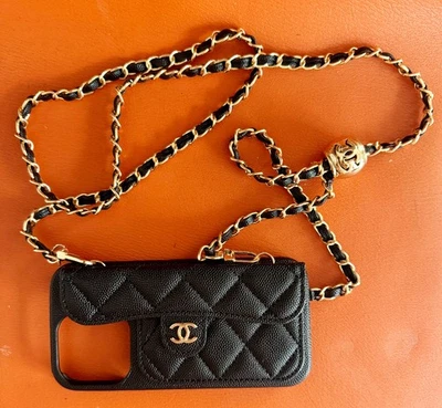Funda negra para teléfono iPhone Chanel + cadena - Imagen 1 de 4