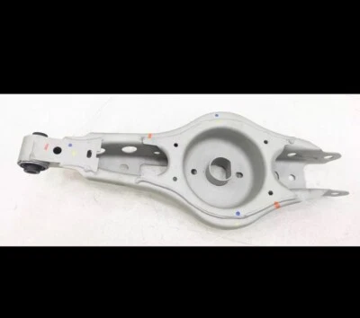 Nuevo brazo de control inferior trasero OEM GM 84309090 Chevrolet Malibu 2x2 2016-2024 Foto 1 de 4