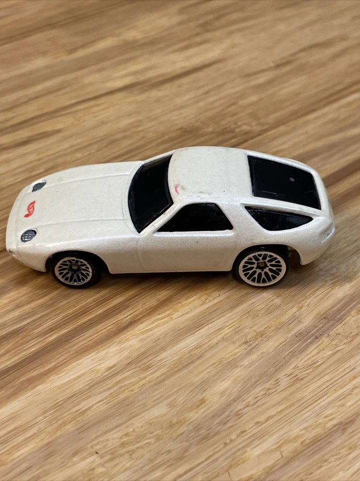 Vintage 1978 Hot Wheels Porsche 928 Diecast 1:64 Car KG JD - Image 1 of 4