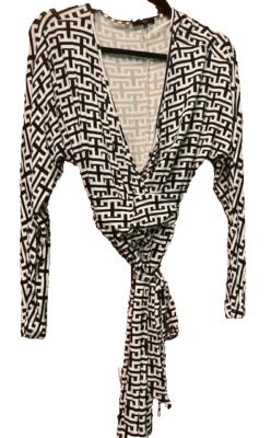 Vestido Tart Talla M Imitación Envolvente Manga Larga Estampado Geométrico Blanco y Negro # 4528 Foto 1 de 4