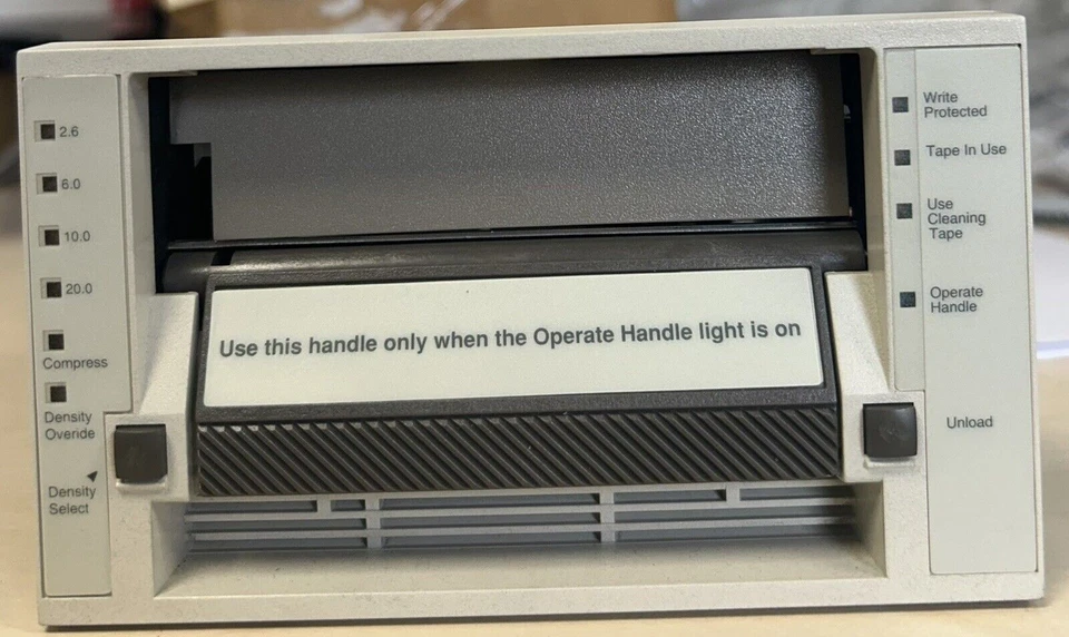 Quantum Tape Drive DLT4000 SCSI SE Internal 70-32048-08 REV BO3 - Image 1 of 4