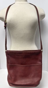 Bolso Bandolera Vintage COACH Burdeos Cuero Rojo Bucket Hecho en Estados Unidos 7844 - Imagen 1 de 24