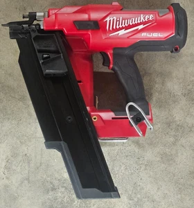 Clavadora de marcos sin escobillas Milwaukee M18 FUEL 21 grados modelo # 2744-20 herramienta desnuda - Imagen 1 de 2