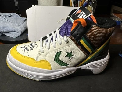 Magic Johnson signed Converse Weapon Basketball Shoe Sneaker Left BECKETT CERT - Image 1 of 4