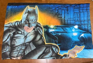 Funda de Almohada Batman El Caballero Oscuro Doble Cara Tamaño Estándar DC Comics Usada en Excelente Condición - Imagen 1 de 3