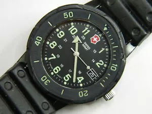 NICE VINTAGE 1995 SWISS ARMY DIVER QUARTZ MENS WATCH - NEW BATTERY - RUNS GREAT - Picture 1 of 16