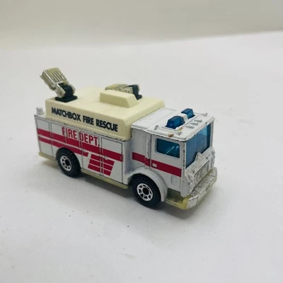 Camión de bomberos Matchbox Mack 1991 eléctrico auxiliar juguete fundido a presión blanco y rojo Foto 1 de 4