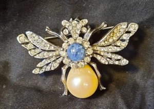 KENNETH JAY LANE ANTIQUE BEE BROOCH, W/CRYSTALS, BLUE CABOCHON, FAUX PEARLS - Picture 1 of 7
