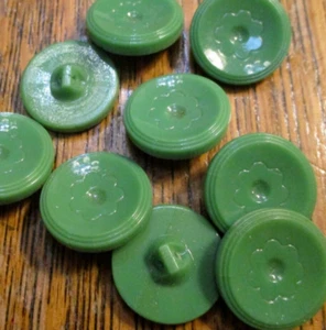 Vintage 1/2 card of 12 ~ 3/4" Green Flower center Glass Buttons~ NOS - Picture 1 of 3