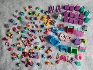 ENORME Lote Shopkins de 100 Figuras Aleatorias Muebles Accesorios Bolsas ¡MÁS!  - Imagen 1 de 13