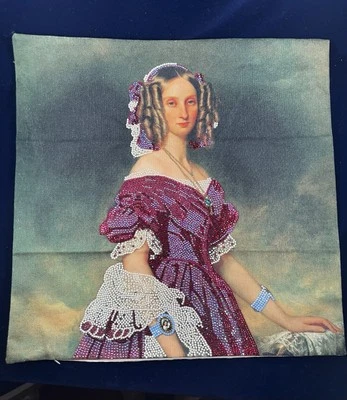 Funda de almohada decorativa retrato de Louise D'Orleans con estrás a mano Foto 1 de 4