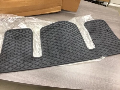 Alfombrilla de goma GM 3ª fila 19172555 GMC Acadia 2008 2010 2012 2014 2016 nueva Foto 1 de 4