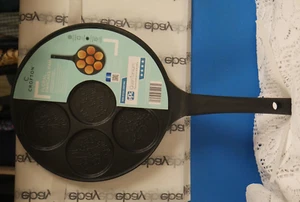 NWT CROFTON FLORAL PANCAKE PAN QUANTANIUM NON-STICK COATING 7 CUTE LITTLE CAKES - Picture 1 of 5