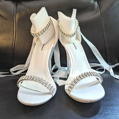 NUEVO Delicioso tacones de aguja con pedrería talla 7 Foto 1 de 4