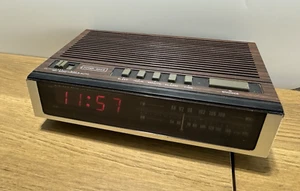 VTG Lloyds Model J202C AM/FM Alarm Clock Radio Snooze Sleep Wood Grain Plastic - Picture 1 of 7