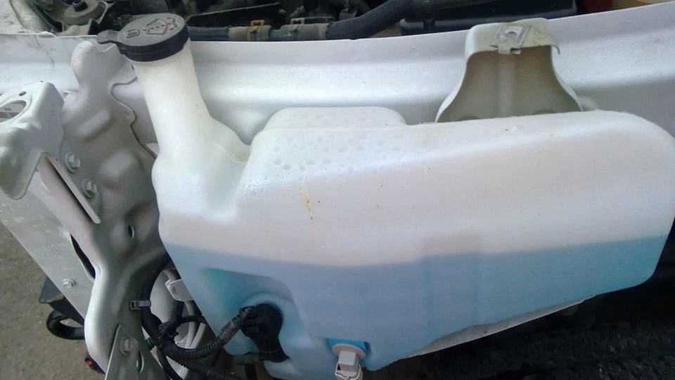 Depósito de lavado para camioneta Silverado 2500 20-23 5164642 Foto 1 de 1