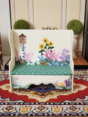 Banco de jardín pintado a mano para casa de muñecas - Terri Hill - firmado y fechado artesanalmente Foto 1 de 4