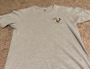 Disney Mickey Mouse Italia Epcot World Showcase Gray Small T-Shirt Pre-Owned - Picture 1 of 9