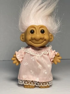 Muñeca Troll Russ Berrie 4.5” Vintage Años 90 Pelo Rosa Claro Ojos Marrones #18323 - Imagen 1 de 15