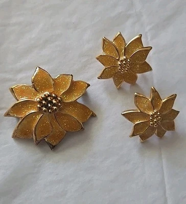 Prendedor y pendientes vintage floral Avon blanco de Navidad clip 1987 pétalos de flores  Foto 1 de 4