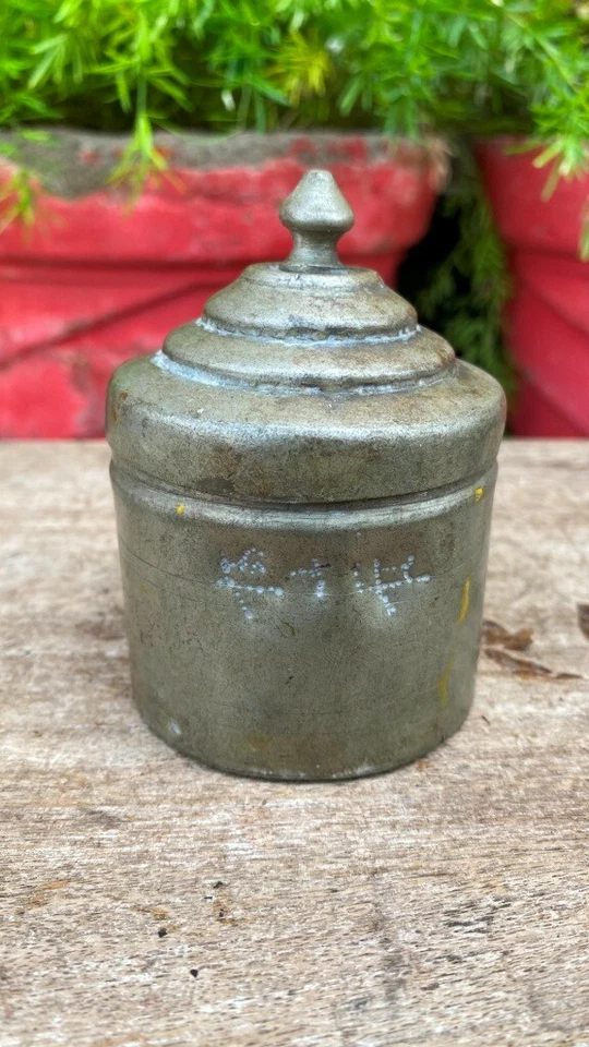 Antigua caja de tuercas de betel tallada a mano de latón caja de tabaco caja sindoor caja Tika Foto 1 de 4