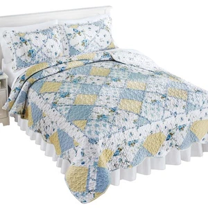 Layla Reversible Trellis Design Scalloped Edge Quilt - Picture 1 of 2