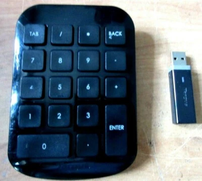 TARGUS Numeric Wireless RF Keypad AKP11US  Black with USB - Image 1 of 4