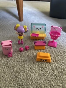 Shopkins Happy Places RAINBOW KATE Lil Shoppie Doll 3" Figure Plus Accessories - Picture 1 of 6